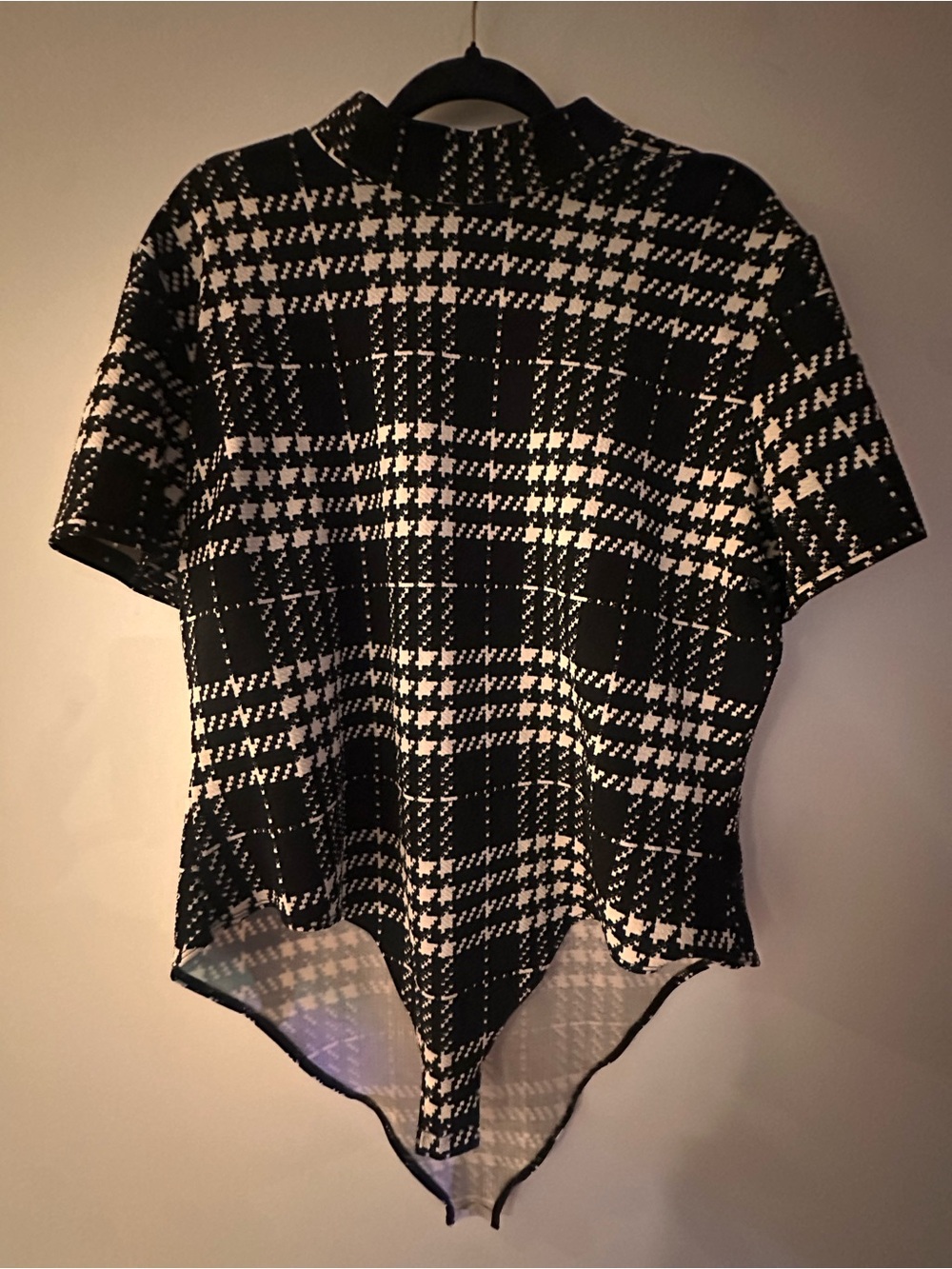 SHEIN Black & White Plaid Pointed-Hem Short Sleeve Bodysuit